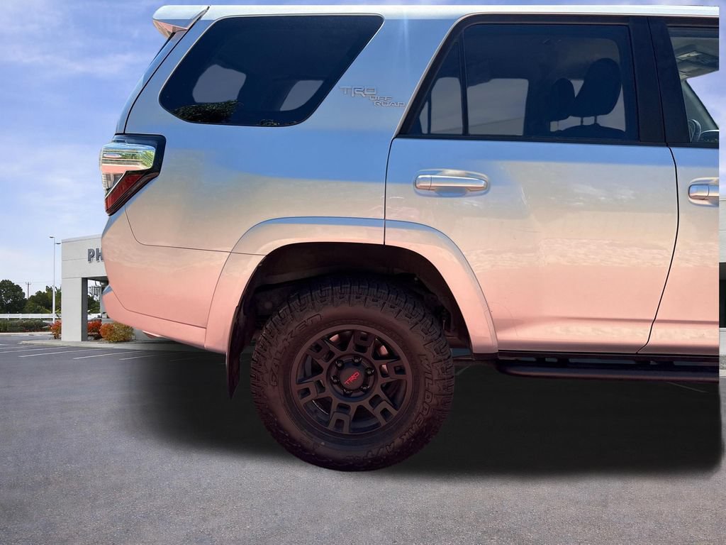 Used 2022 Toyota 4Runner TRD Off-Road AWD/4WD image 32