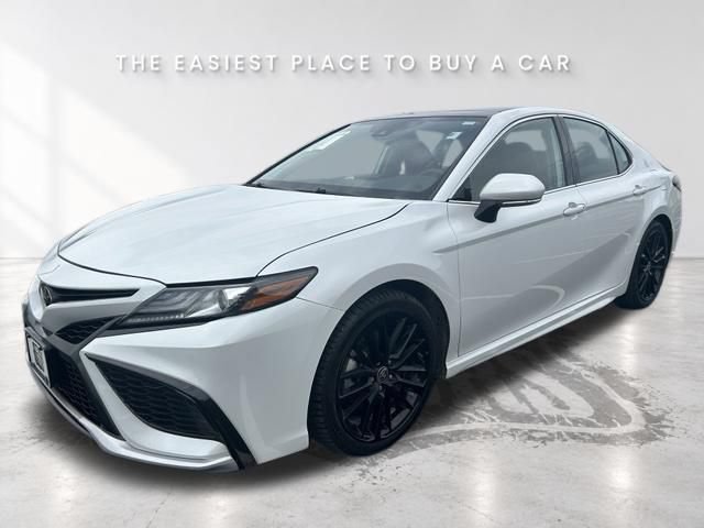 Used 2024 Toyota Camry XSE FWD image 2