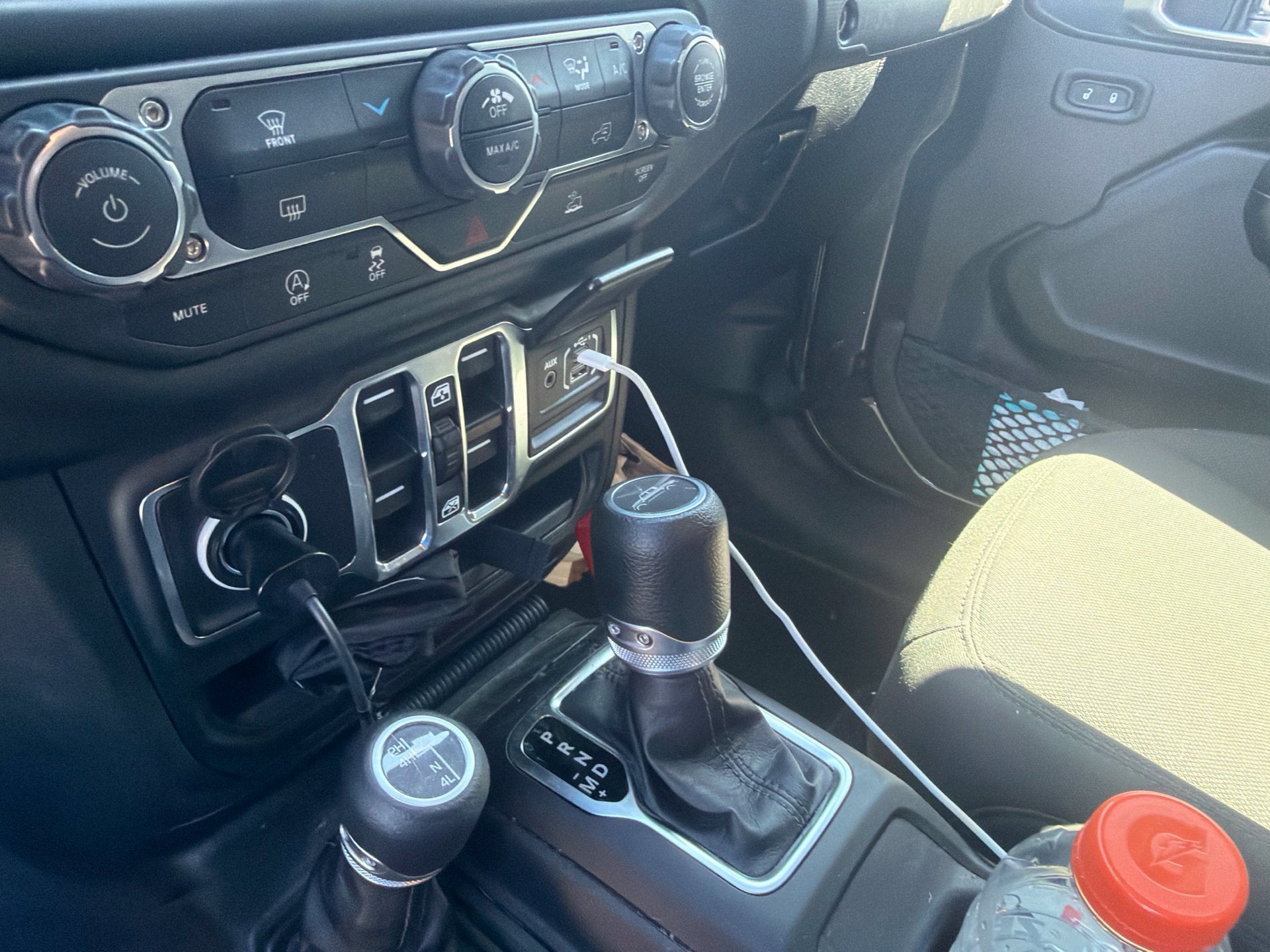 Used 2023 Jeep Gladiator Sport AWD/4WD image 16