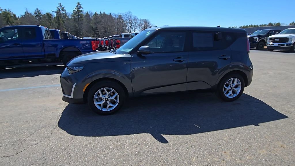 Used 2025 Kia Soul LX w/ LX Technology Package FWD image 15