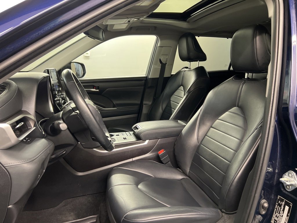 Used 2021 Toyota Highlander XLE image 26