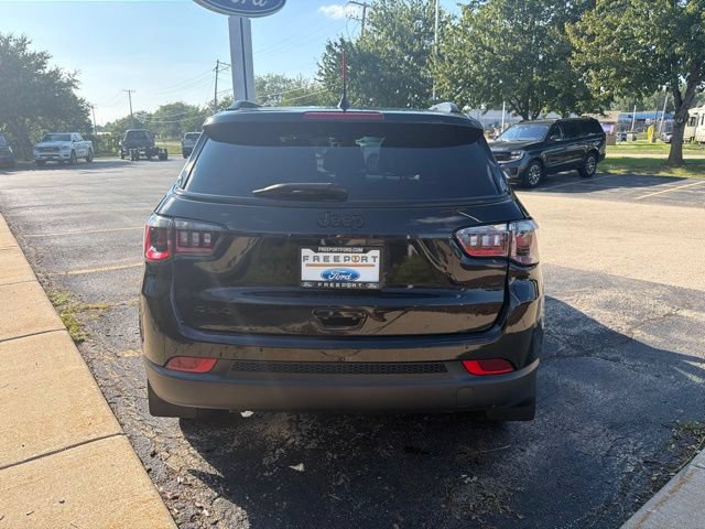 Used 2023 Jeep Compass Latitude w/ Convenience Group AWD/4WD image 5