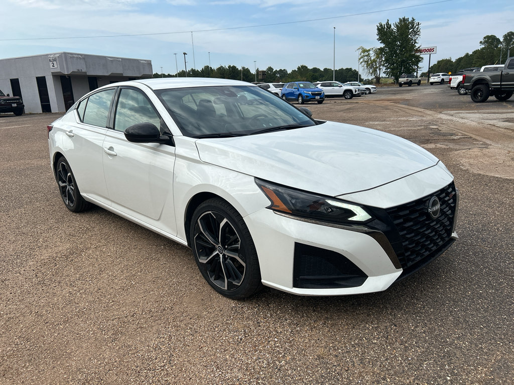 Used 2024 Nissan Altima 2.5 SR FWD image 6