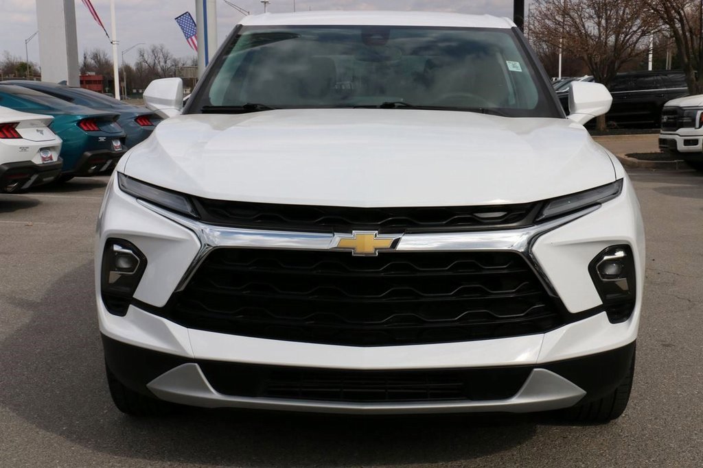 Used 2025 Chevrolet Blazer LT image 3