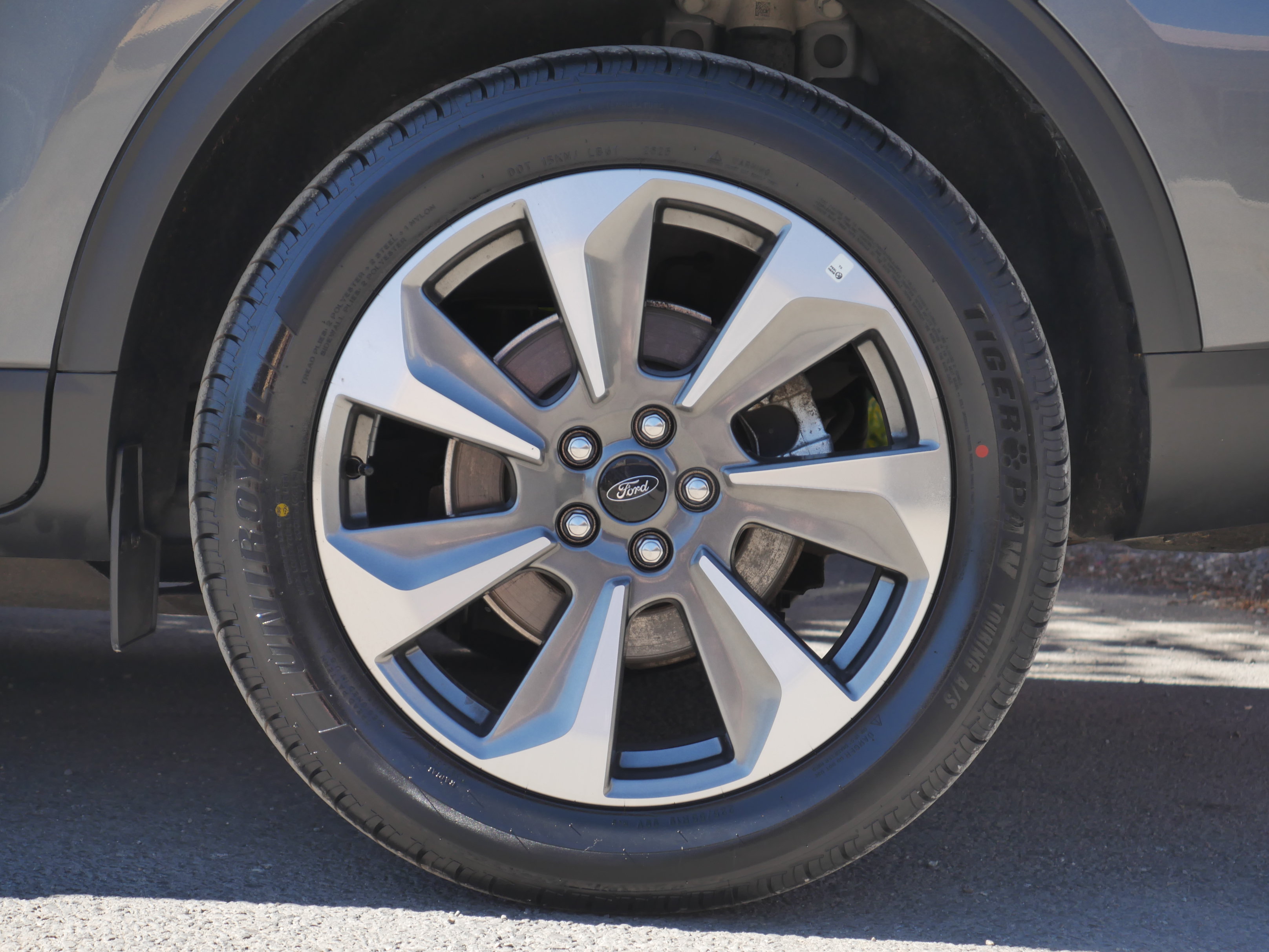 Certified 2025 Ford Escape Platinum AWD/4WD image 16