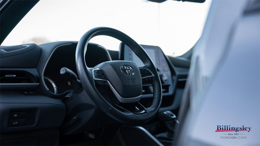 Used 2022 Toyota Highlander XSE image 18