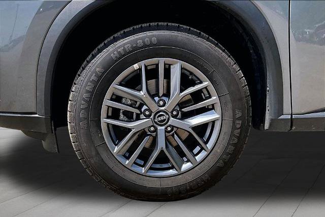 Used 2024 Nissan Rogue S AWD/4WD image 9