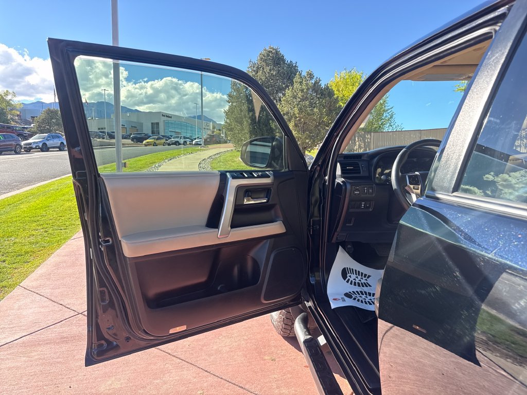 Used 2022 Toyota 4Runner SR5 Premium w/ Moonroof Package AWD/4WD image 11