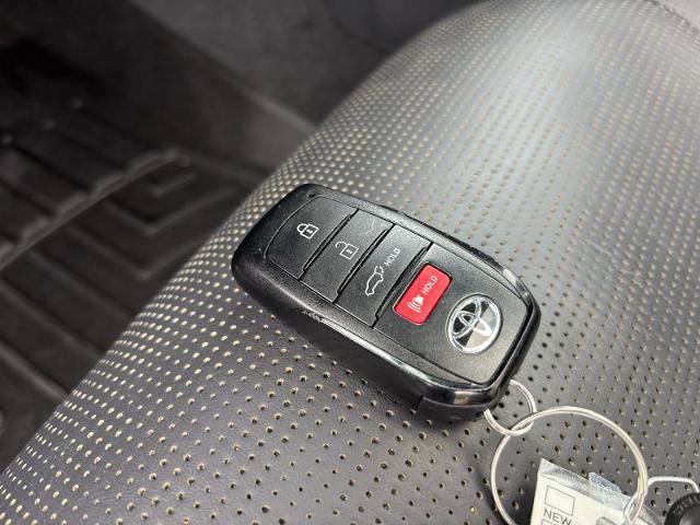 Used 2025 Toyota Sequoia Capstone AWD/4WD image 28