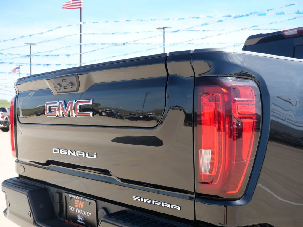 Used 2023 GMC Sierra 2500 Denali w/ Denali Black Diamond Edition image 9