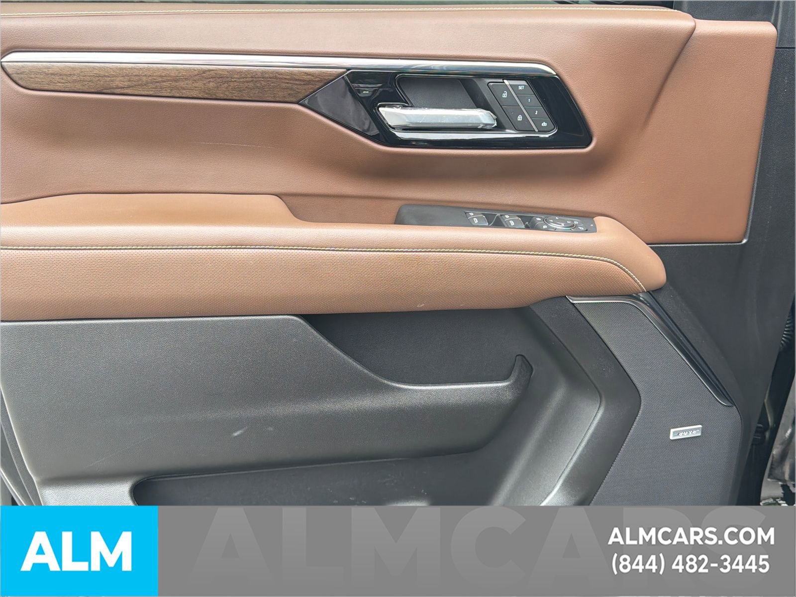 Used 2025 Chevrolet Tahoe High Country AWD/4WD image 11