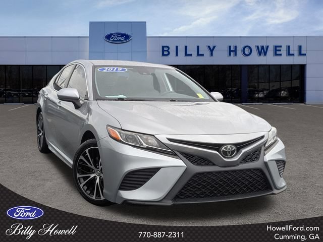 Used 2019 Toyota Camry SE FWD image 1