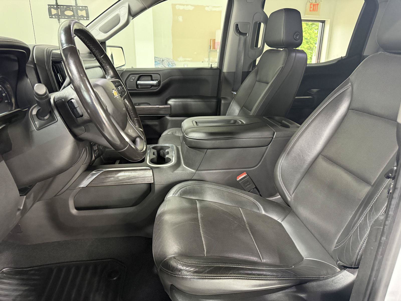 Used 2020 Chevrolet Silverado 1500 LTZ w/ LTZ Plus Package AWD/4WD image 17