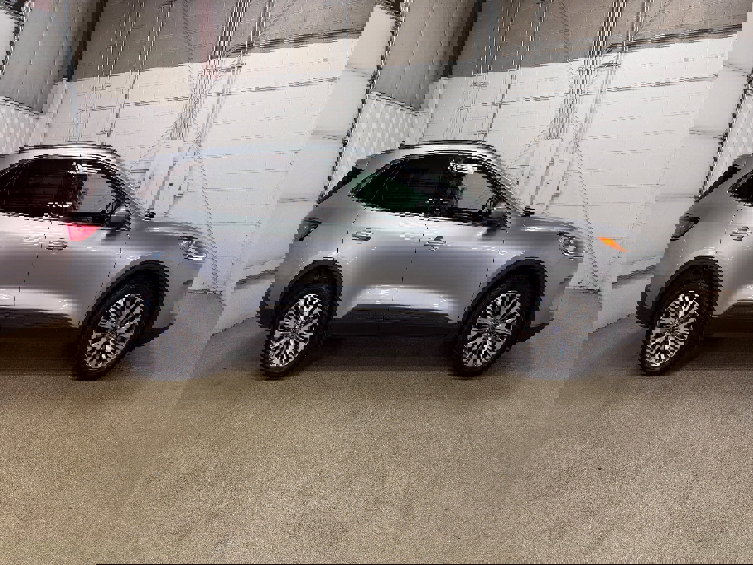 Certified 2022 Ford Escape Titanium image 2