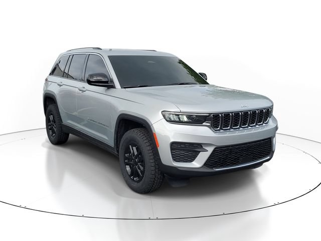 Used 2022 Jeep Grand Cherokee Laredo w/ Luxury Tech Group I AWD/4WD image 2