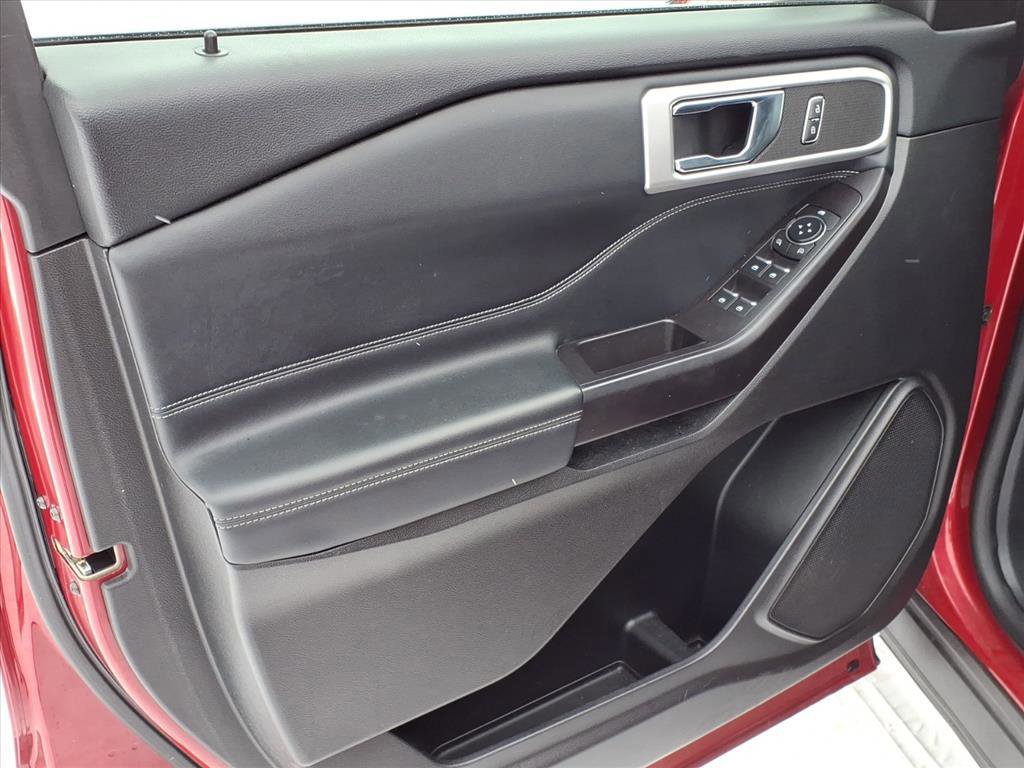 Certified 2020 Ford Explorer XLT w/ Equipment Group 202A image 9