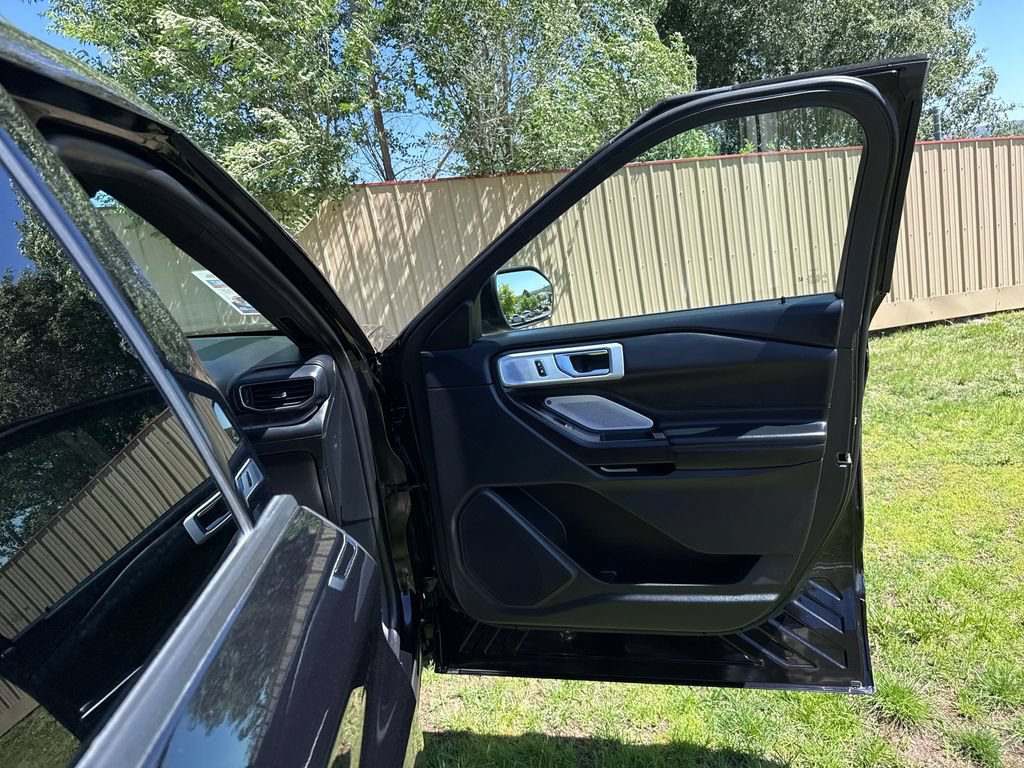Certified 2020 Ford Explorer Platinum w/ Premium Technology Package AWD/4WD image 32