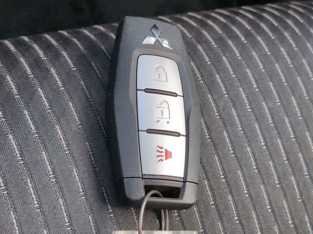 Used 2023 Mitsubishi Outlander ES FWD image 27