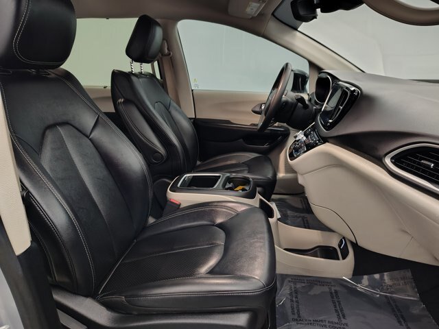 Used 2024 Chrysler Pacifica Touring-L FWD image 27