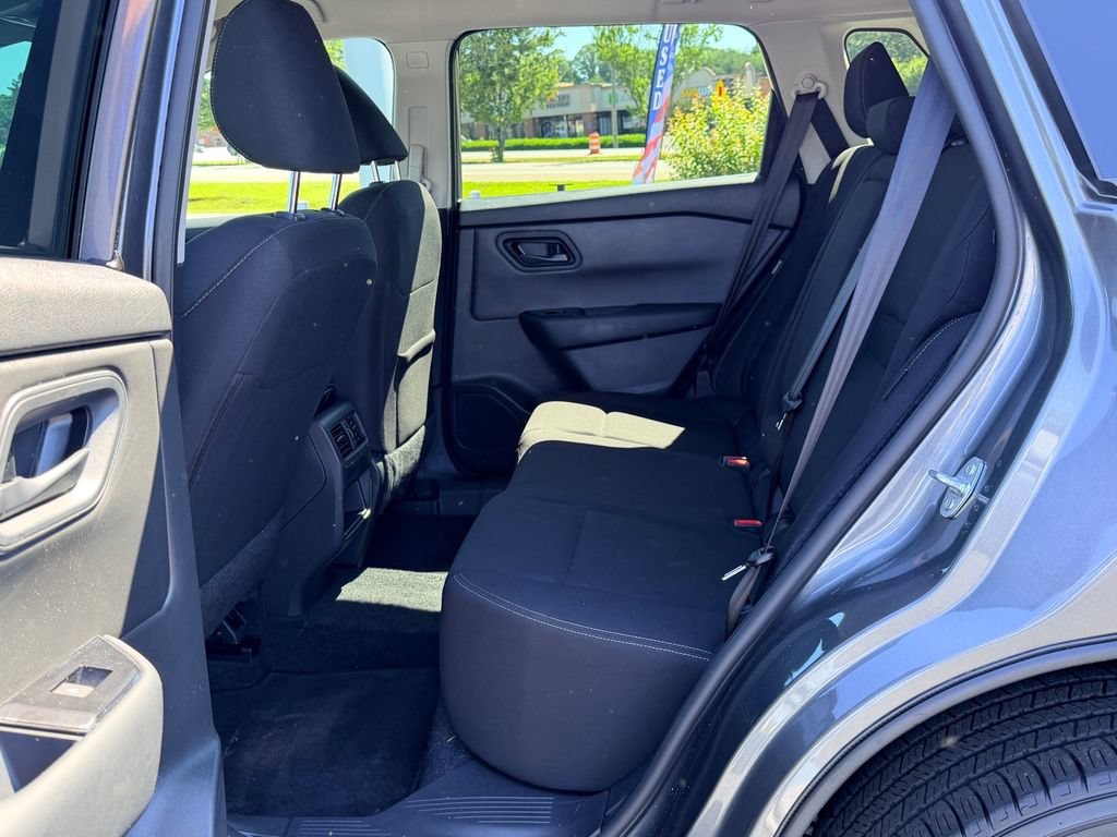 Used 2025 Nissan Rogue S AWD/4WD image 13
