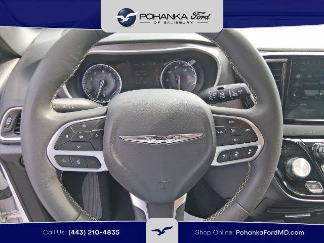 Used 2025 Chrysler Pacifica Select FWD image 11