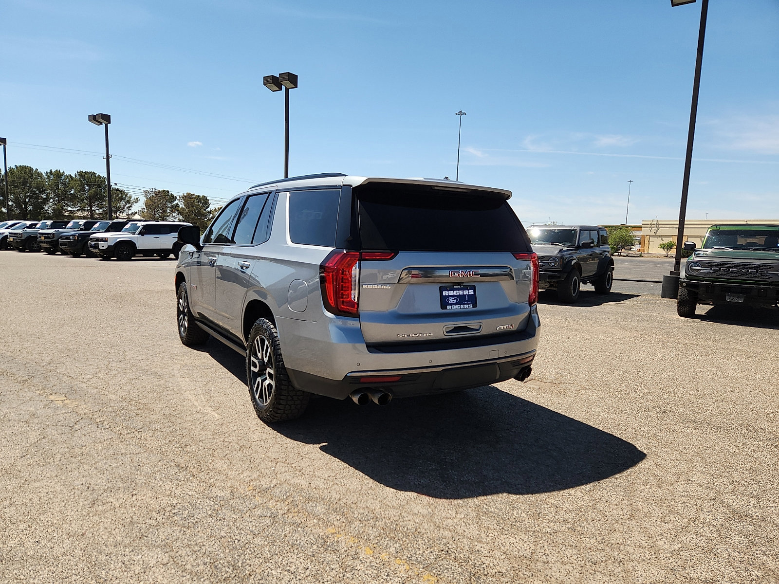 Used 2023 GMC Yukon AT4 w/ AT4 Premium Plus Package image 3