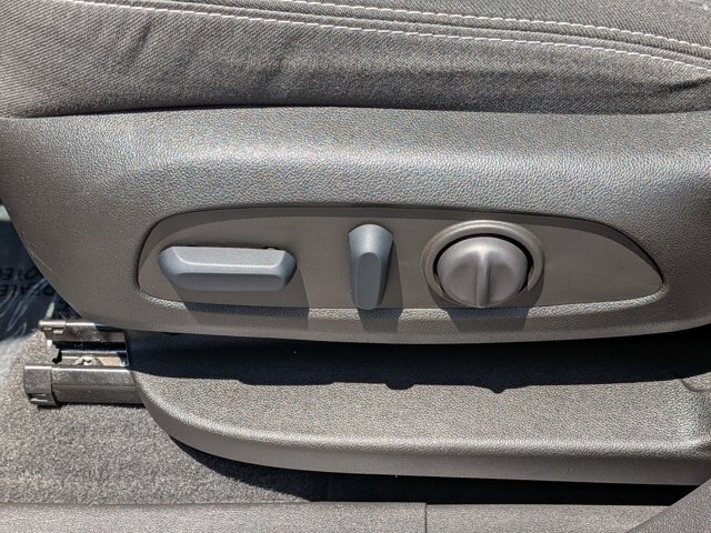 Used 2022 GMC Terrain SLE w/ Driver Convenience Package FWD image 16