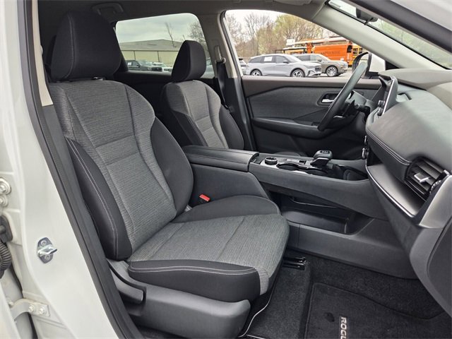 Used 2021 Nissan Rogue SV image 16