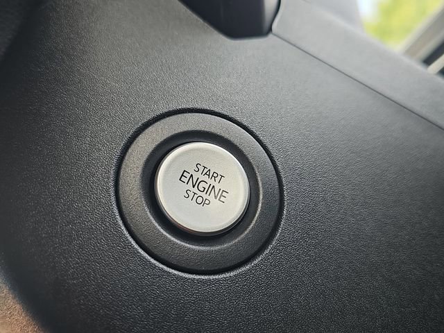Used 2025 Volkswagen ID. Buzz Pro S RWD image 30
