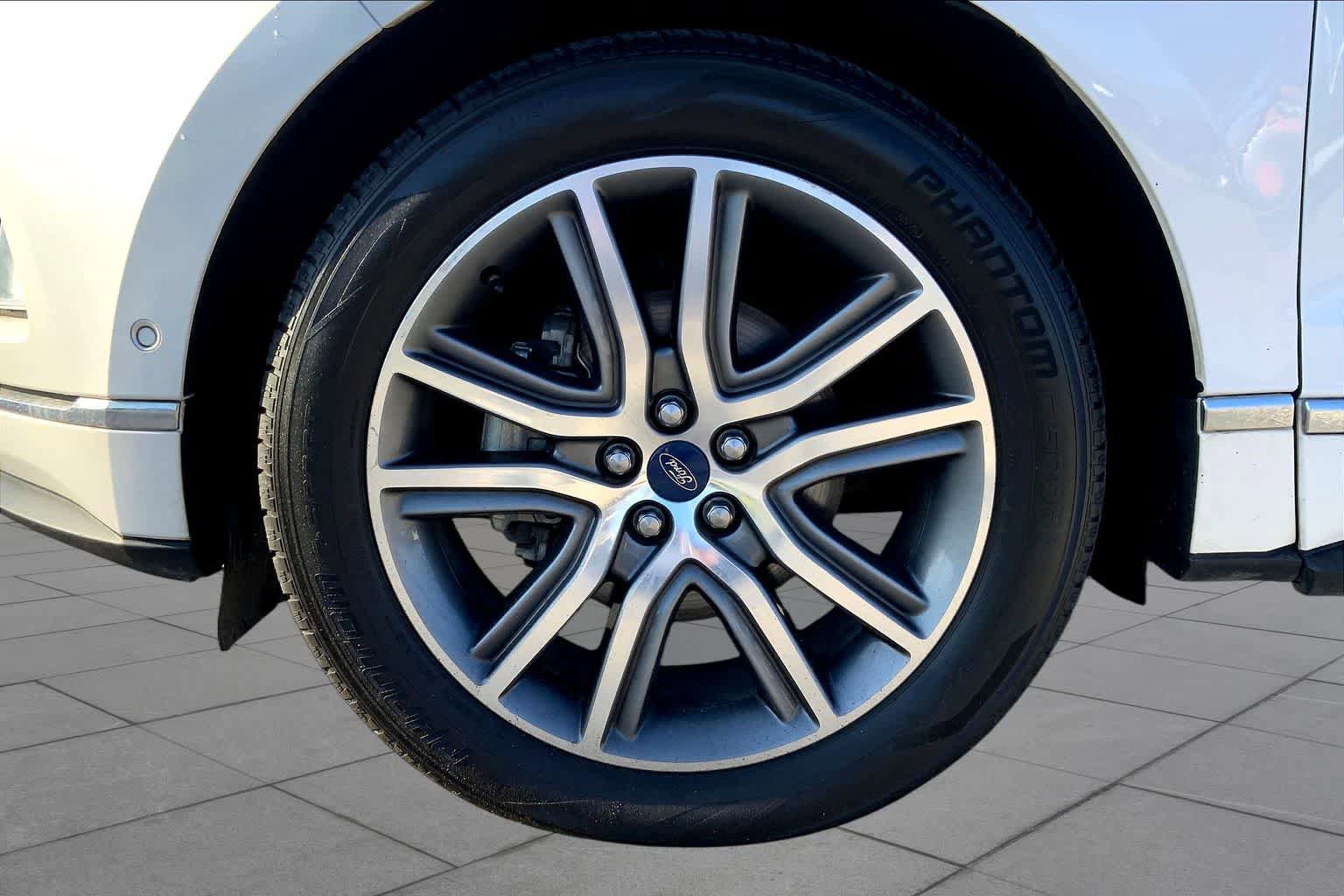 Certified 2019 Ford Edge Titanium w/ Equipment Group 301A FWD image 11