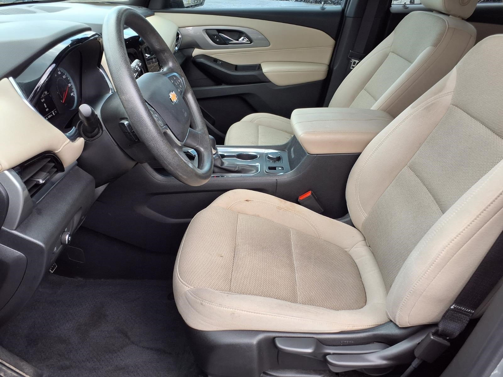 Used 2023 Chevrolet Traverse LS FWD image 13