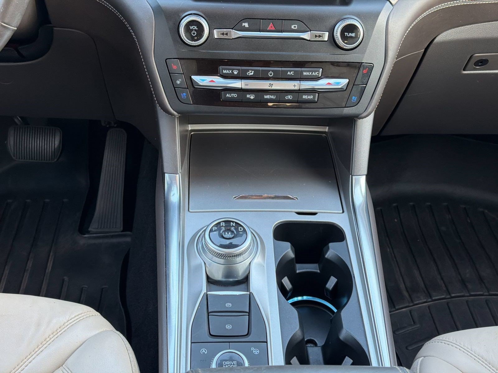 Certified 2020 Ford Explorer Platinum w/ Premium Technology Package AWD/4WD image 19