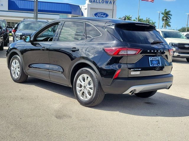 Certified 2025 Ford Escape Active FWD image 2