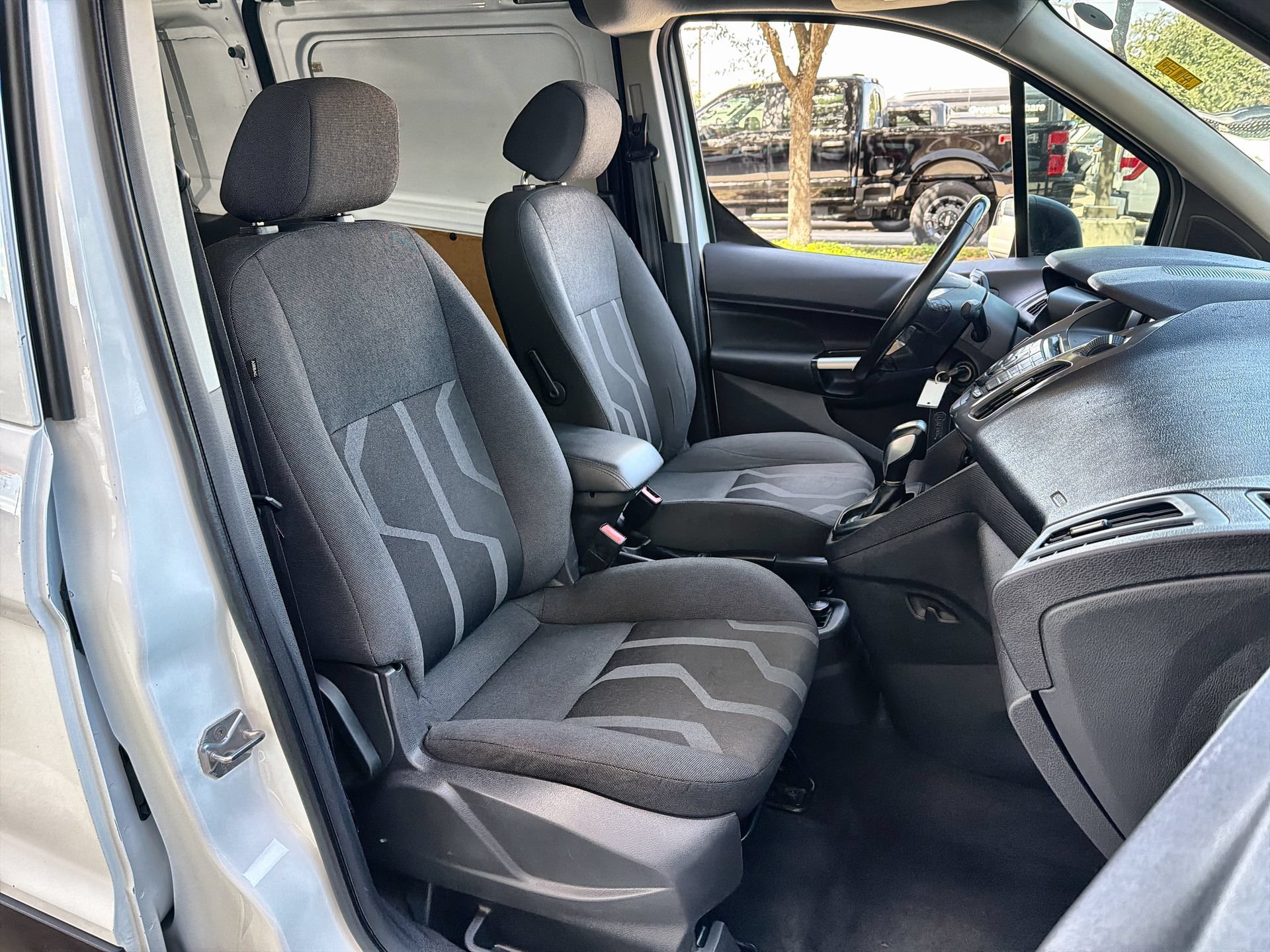 Certified 2018 Ford Transit Connect XLT FWD image 23