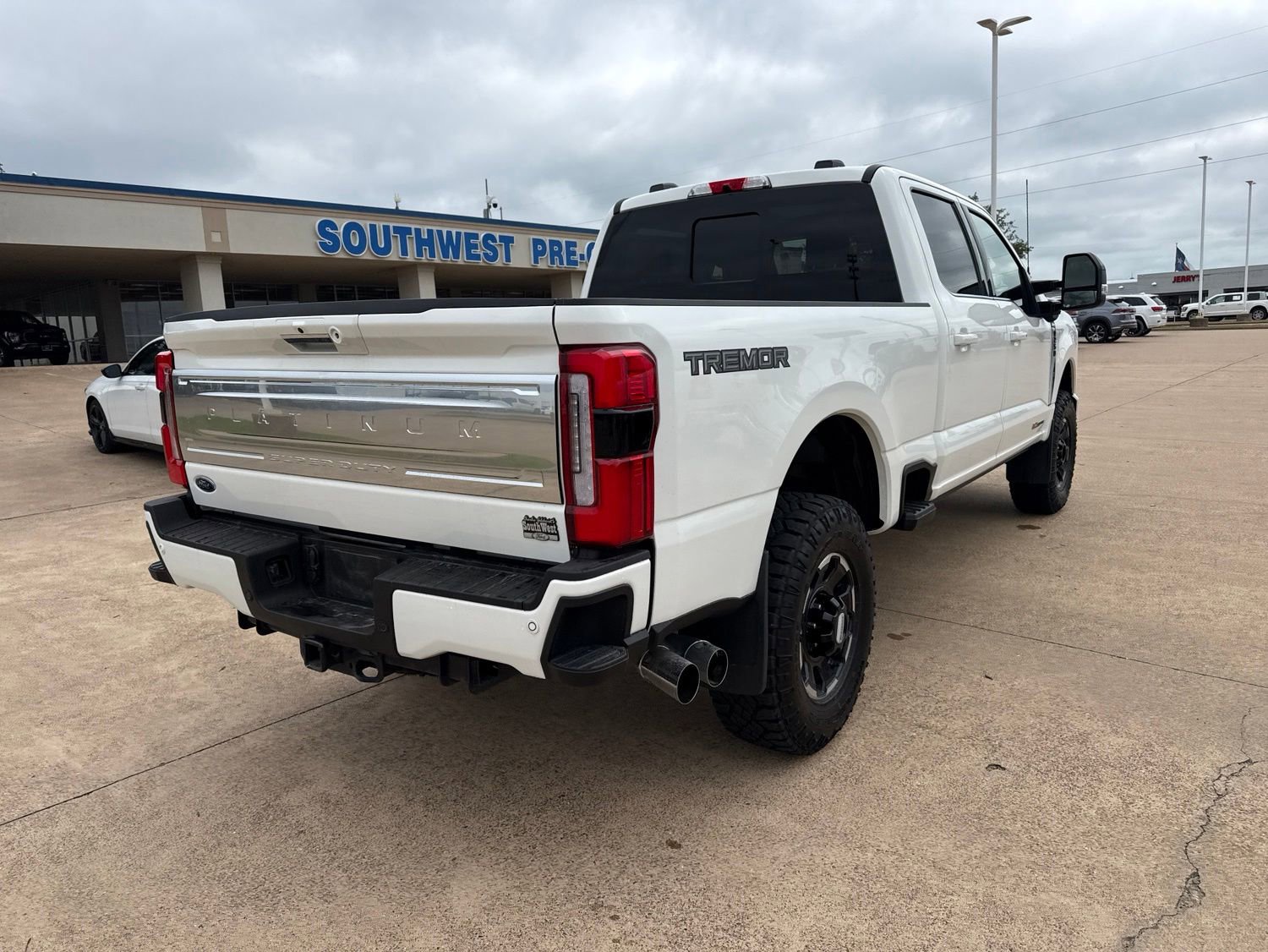 Certified 2024 Ford F250 Platinum w/ Tremor Off-Road Package AWD/4WD image 6