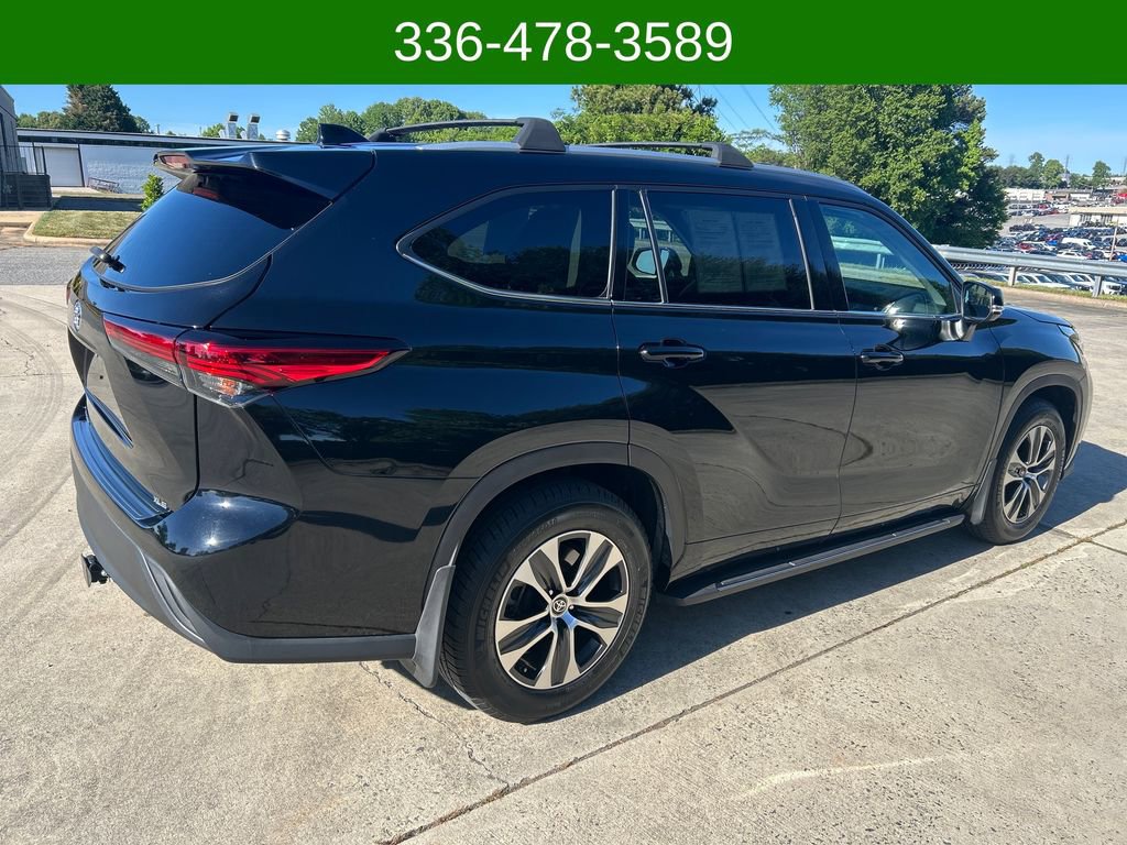 Used 2022 Toyota Highlander XLE FWD image 5