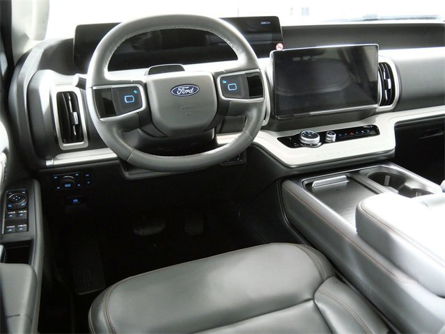 Certified 2025 Ford Expedition Active image 8