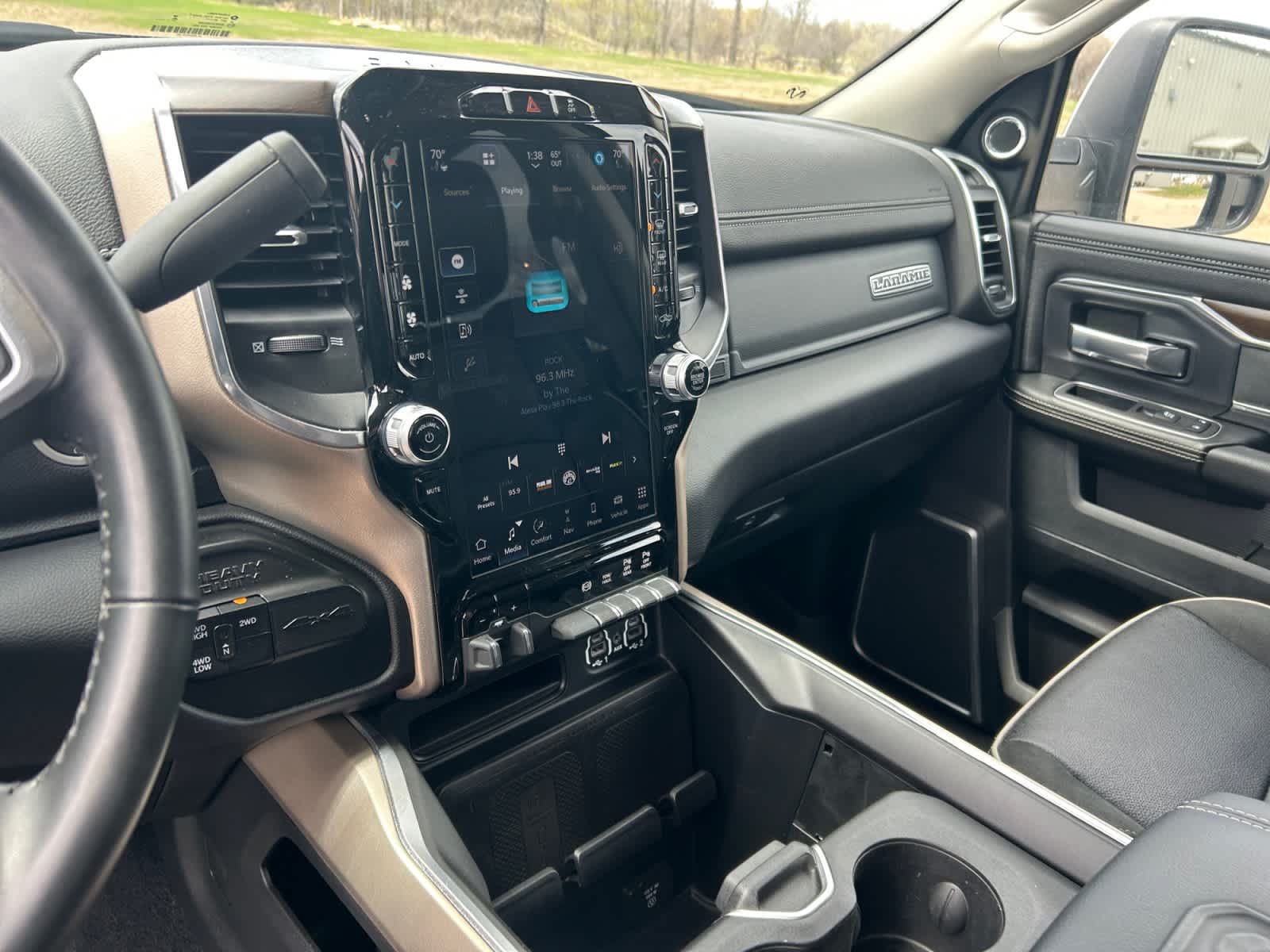 Used 2024 RAM 2500 Laramie AWD/4WD image 12