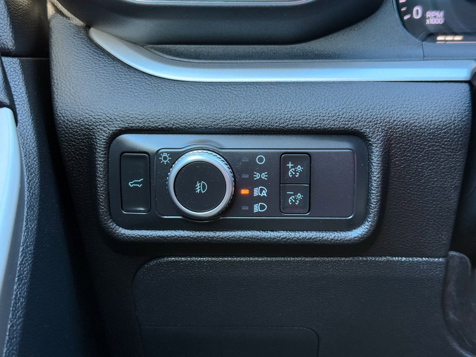 Certified 2022 Ford Explorer XLT w/ Equipment Group 202A image 35