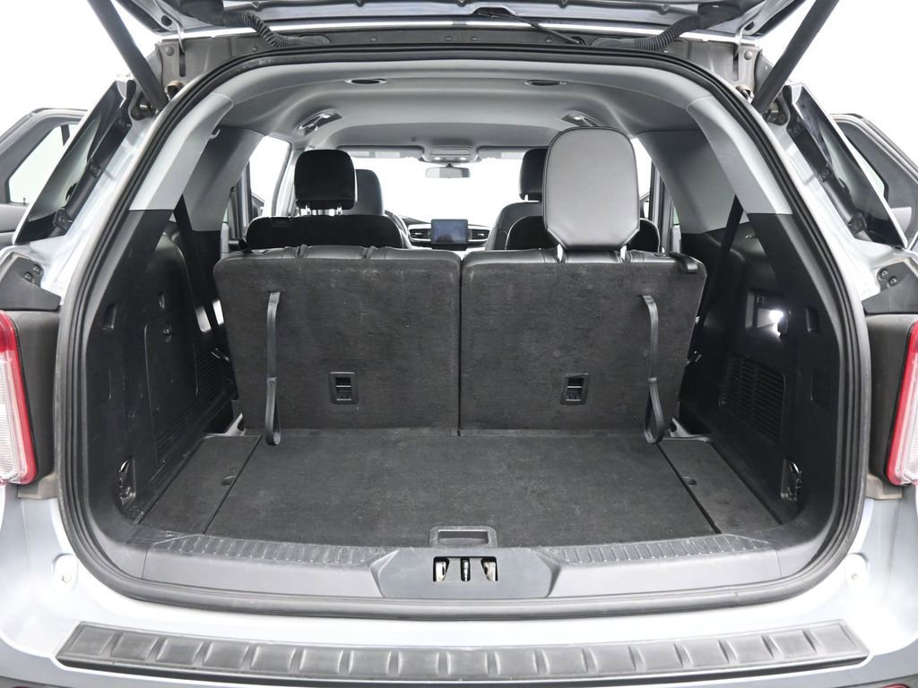Certified 2022 Ford Explorer XLT w/ Equipment Group 202A image 25