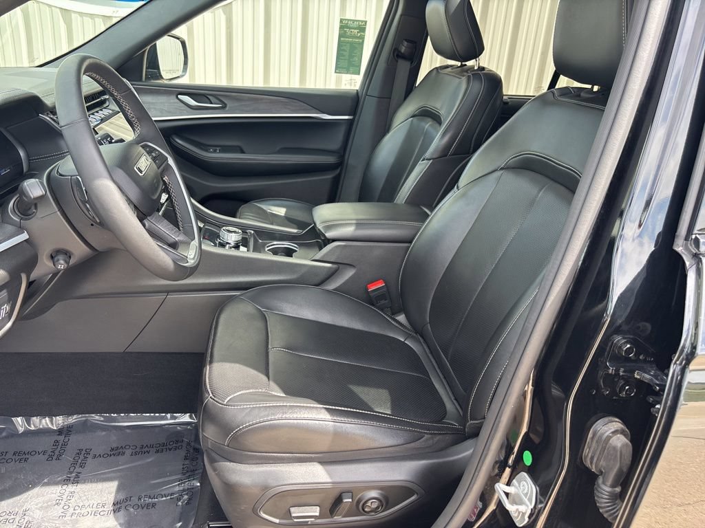 Used 2024 Jeep Grand Cherokee Limited w/ Luxury Tech Group II AWD/4WD image 11