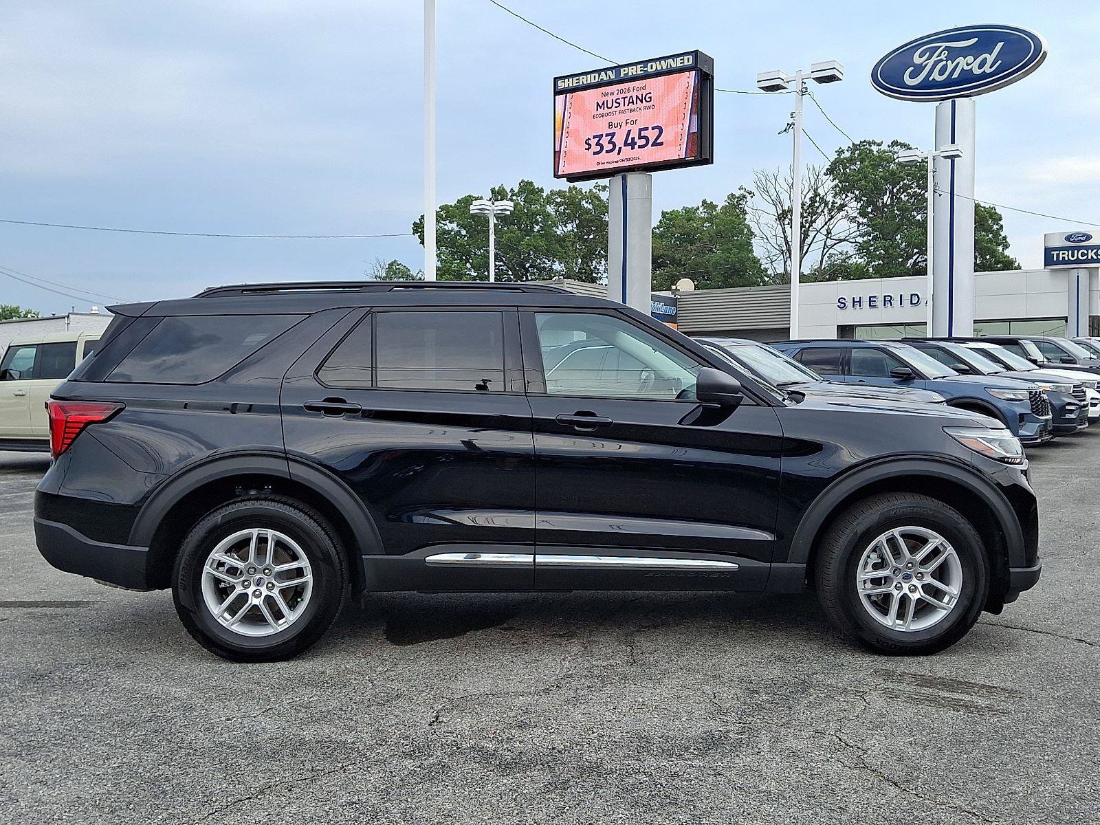Certified 2025 Ford Explorer Active AWD/4WD image 7