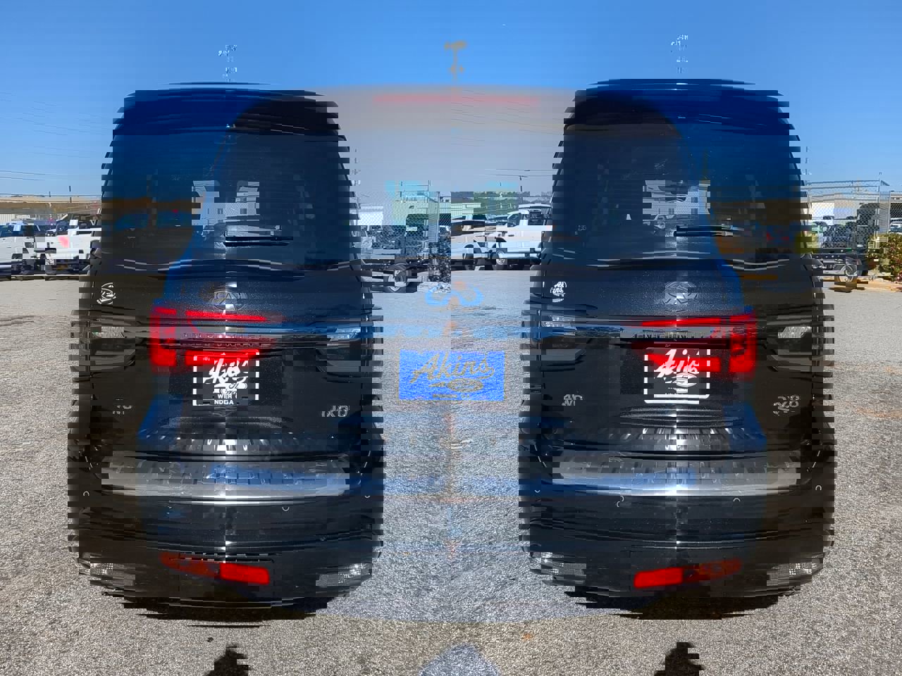 Used 2023 INFINITI QX80 Premium Select w/ All-Season Package image 4