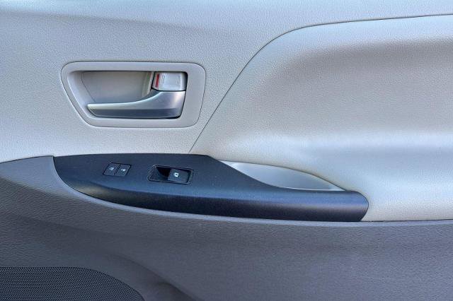 Used 2017 Toyota Sienna LE image 11