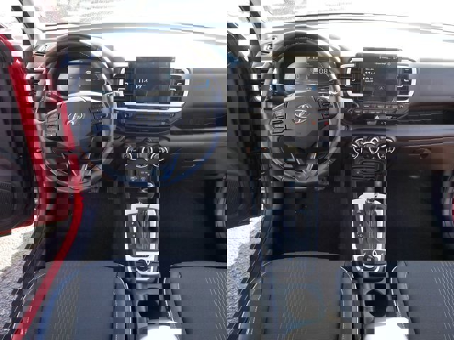 Used 2024 Hyundai Venue Limited image 21