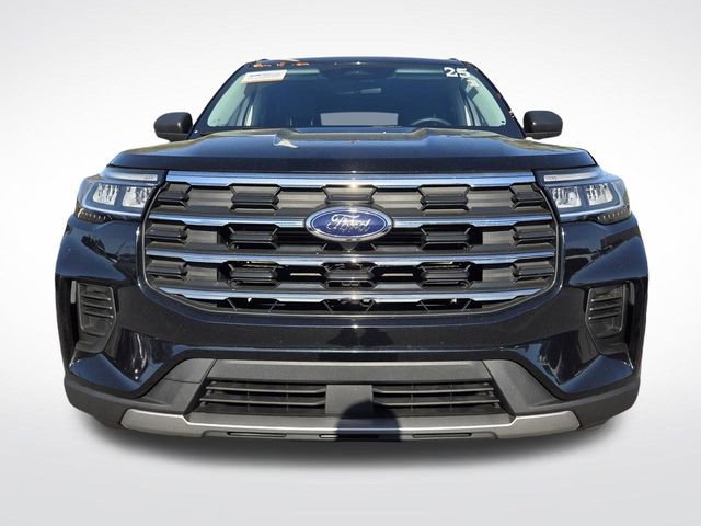 Certified 2025 Ford Explorer Active image 3