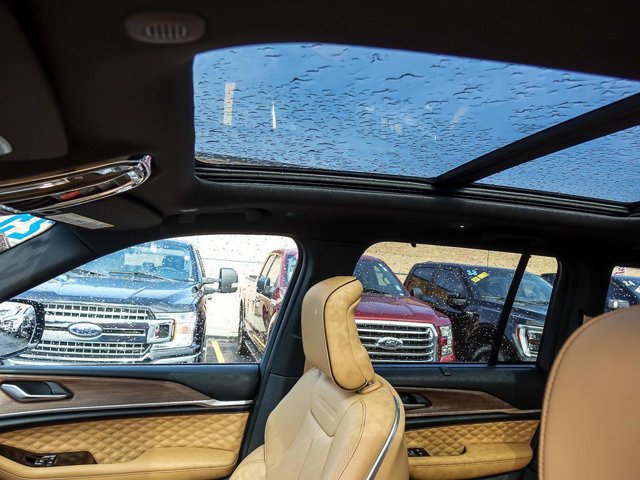 Used 2025 Jeep Grand Cherokee Summit w/ Luxury Tech Group V image 14