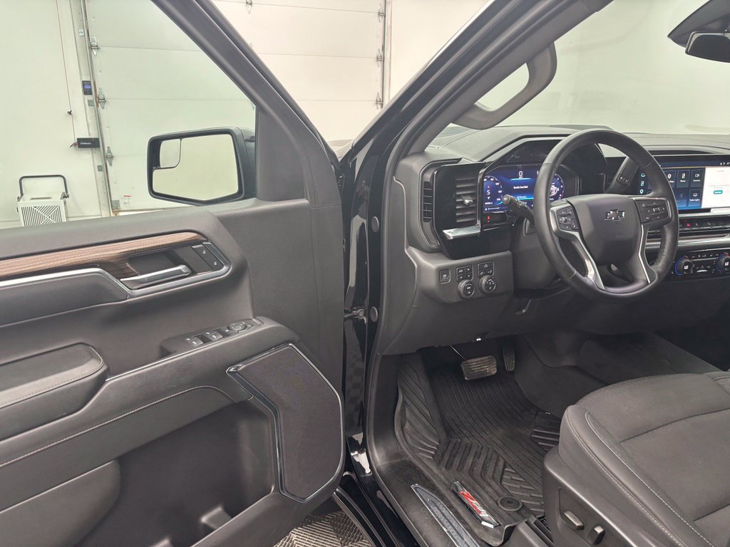 Used 2024 Chevrolet Silverado 1500 LT Trail Boss AWD/4WD image 16