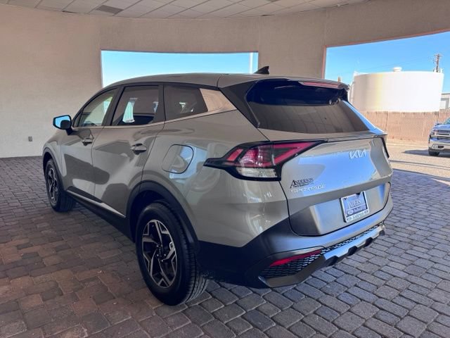 Used 2024 Kia Sportage LX AWD/4WD image 3