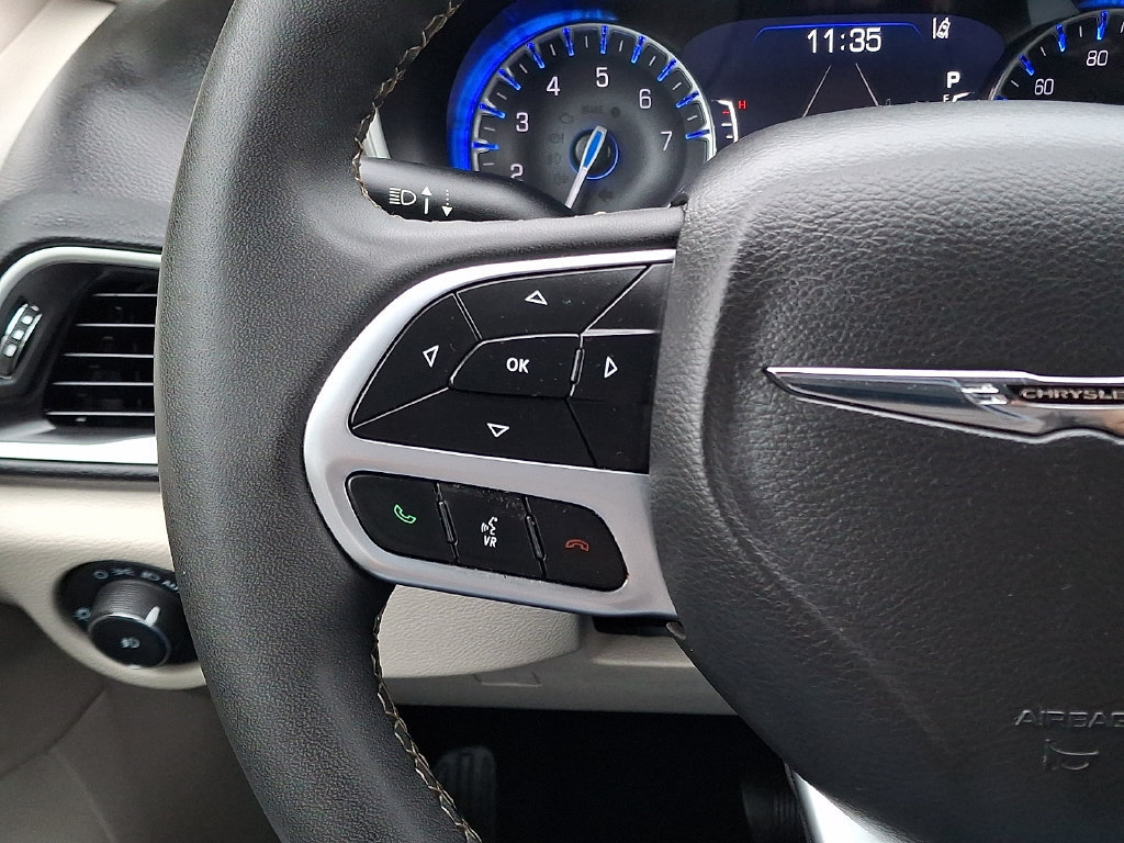 Used 2024 Chrysler Pacifica Touring-L FWD image 21